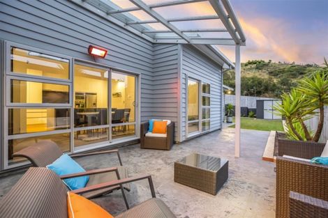 Photo of property in 28 Kilkelly Close, Tawa, Wellington, 5028