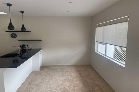 Photo of property in 5i The Esplanade, Eastern Beach, Auckland, 2012