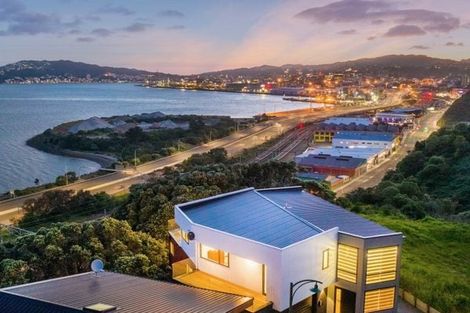 Photo of property in 10 Satchell Way, Kaiwharawhara, Wellington, 6035