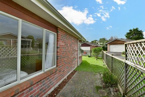 Photo of property in 15 The Grove, Red Beach, 0932