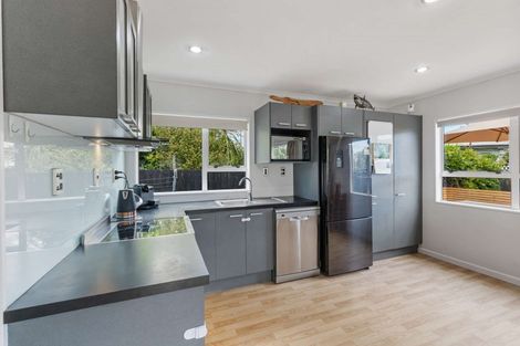 Photo of property in 3/69 Awaroa Road, Helensville, 0800