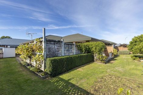 Photo of property in 6 Royal Heights, Glen Avon, New Plymouth, 4312