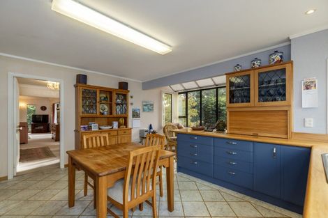 Photo of property in 2 Lavinia Grove, Waikanae Beach, Waikanae, 5036