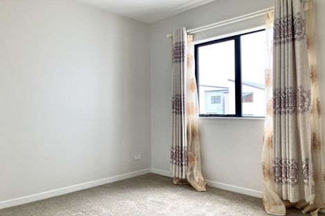 Photo of property in 32 Pilot Drive, Hobsonville, Auckland, 0616