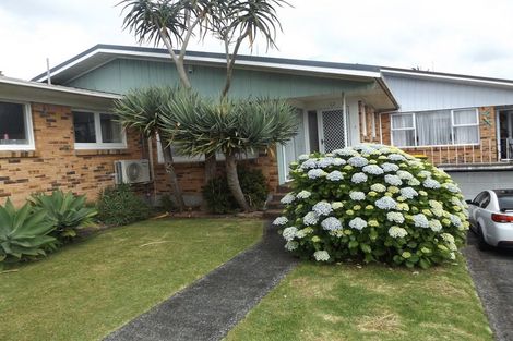 Photo of property in 2/7 Queen Street, Papakura, 2110