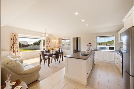 Photo of property in 2 Haydon Place, Amberley, 7410