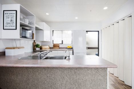 Photo of property in 17 Merehai Place, Snells Beach, 0920