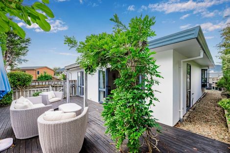 Photo of property in 18 Robert Grove, Paraparaumu, 5032