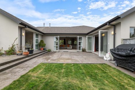 Photo of property in 4 Links Drive, Waiwhakaiho, New Plymouth, 4312