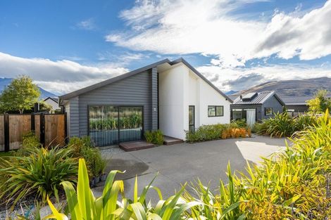 Photo of property in 5 Bannister Street, Jacks Point, Queenstown, 9371