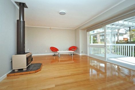 Photo of property in 1 Mackwell Road, Fairview Heights, Auckland, 0632