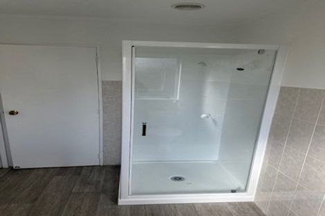 Photo of property in 1/9 Santiago Crescent, Unsworth Heights, Auckland, 0632