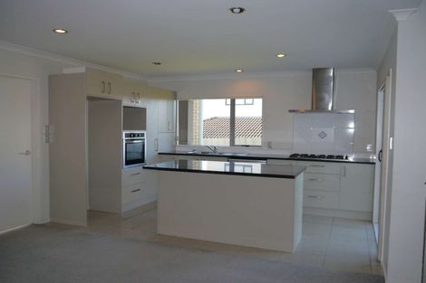 Photo of property in 4 Liscooly Place, Flat Bush, Auckland, 2019