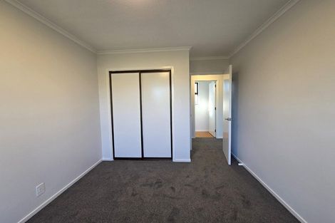 Photo of property in 2/3 Pinehurst Crescent, Russley, Christchurch, 8042