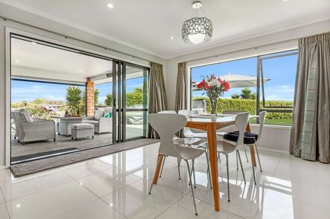 Photo of property in 19 Kendallvale Drive, Waiuku, 2123