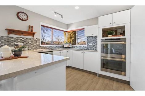 Photo of property in 2 Hatfield Place, Avonhead, Christchurch, 8042