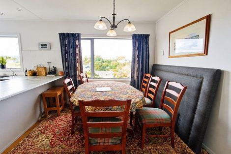 Photo of property in 17 Humphreys Grove, Titahi Bay, Porirua, 5022