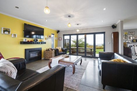 Photo of property in 20 Pineland Drive, Turitea, Palmerston North, 4472