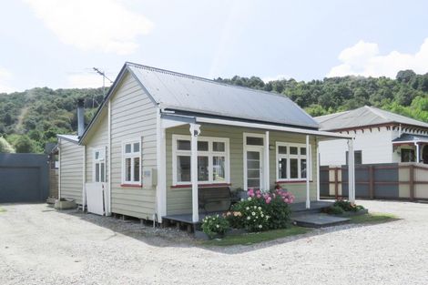 Photo of property in 6 Herald Street, Reefton, 7830