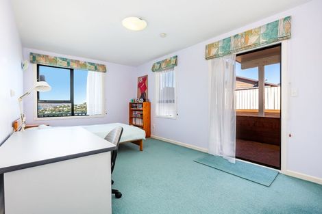 Photo of property in 6 Tamahine Street, Maupuia, Wellington, 6022