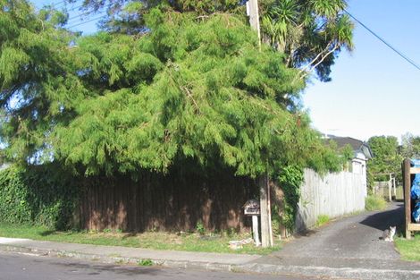 Photo of property in 2/4 Avalon Place, Glenfield, Auckland, 0629