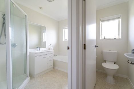 Photo of property in 17 Crown Hill, Paraparaumu, 5032