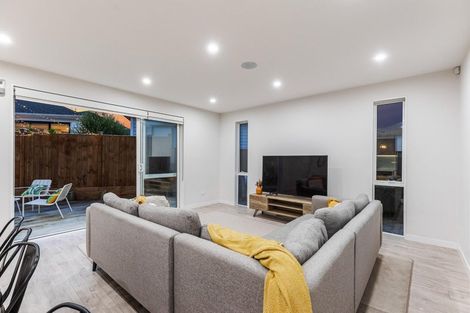 Photo of property in 8 Konoba Avenue, Kumeu, 0810