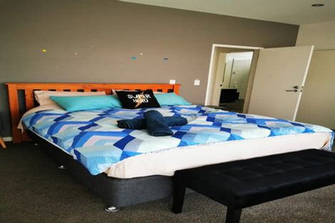 Photo of property in 73 Tiketike Way, Brooklyn, Wellington, 6021