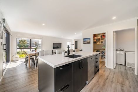 Photo of property in 1 Taraiti Crescent, Kenepuru, Porirua, 5022