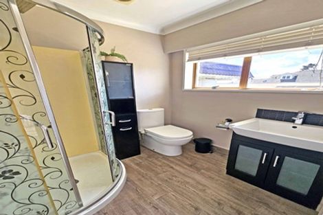 Photo of property in 9 Gilbass Avenue, Hamilton Lake, Hamilton, 3204