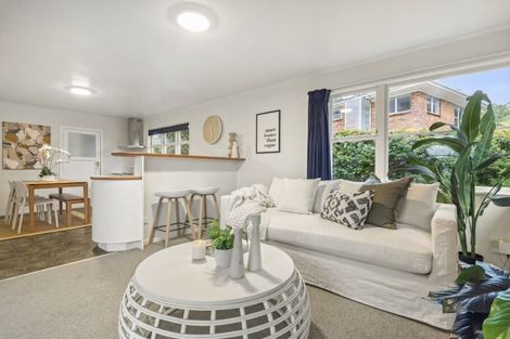 Photo of property in 72 Blakeborough Drive, Forrest Hill, Auckland, 0620