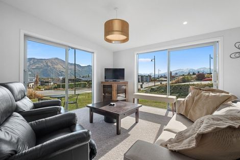 Photo of property in 24 Makomako Road, Wanaka, 9305