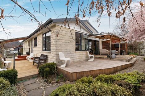 Photo of property in 6 Elva Dawson Place, Arrowtown, 9302