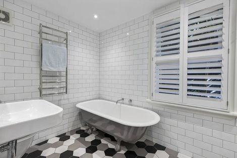 Photo of property in 6 Beach Road, Northcote Point, Auckland, 0627
