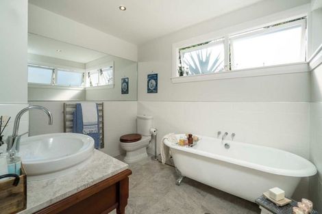 Photo of property in 41 Seaview Avenue, Northcote, Auckland, 0627