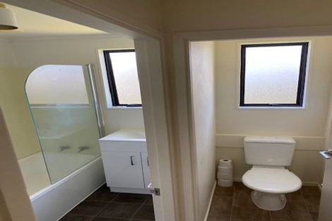 Photo of property in 98 Titirangi Road, New Lynn, Auckland, 0600