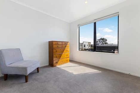 Photo of property in 1b Waituarua Drive, Takanini, 2112