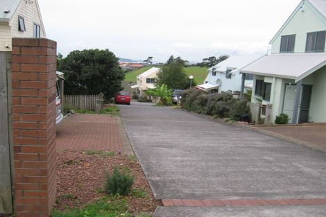 Photo of property in 9/485 Don Buck Road, Massey, Auckland, 0614