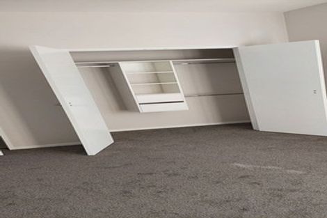 Photo of property in 1b Taupiko Place, Green Bay, Auckland, 0604