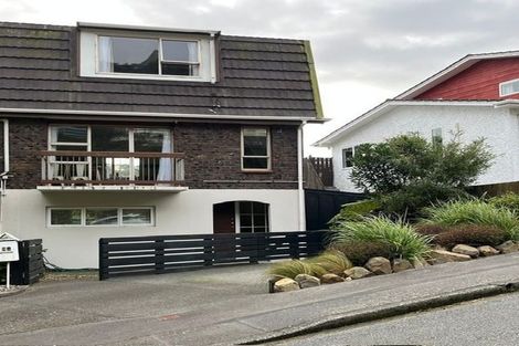 Photo of property in 3a Southern Cross Crescent, Island Bay, Wellington, 6023