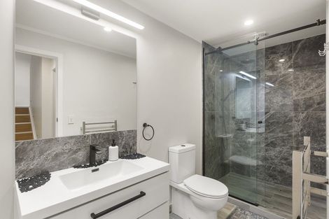 Photo of property in 10 Hobby Avenue, Birkdale, Auckland, 0626