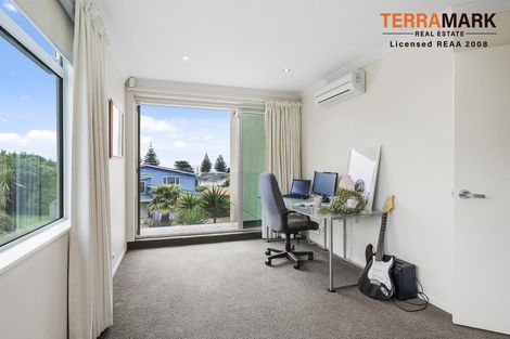 Photo of property in 2 Metzenthin Close, Raumati South, Paraparaumu, 5032