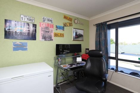 Photo of property in 9 Hollinger Place, Nawton, Hamilton, 3200