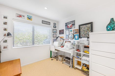 Photo of property in 9 Westpark Drive, West Harbour, Auckland, 0618