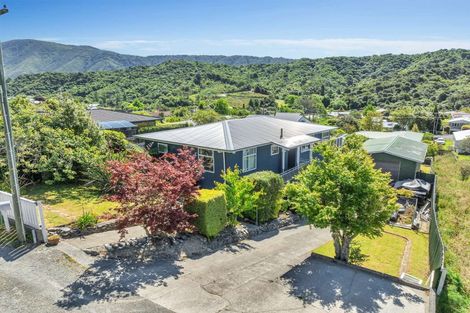 Photo of property in 82 Milton Terrace, Picton, 7220
