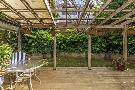 Photo of property in 3/24 Wernham Place, Northcote, Auckland, 0626