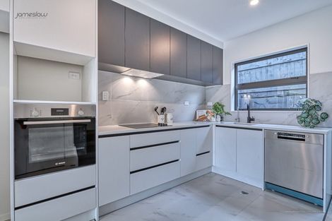 Photo of property in 11/13 Grove Lane, Pakuranga, Auckland, 2010