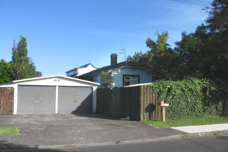Photo of property in 1/4 Avalon Place, Glenfield, Auckland, 0629