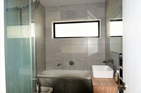 Photo of property in 83a Lake Road, Northcote, Auckland, 0627