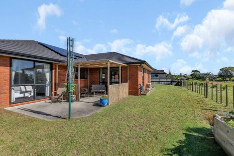 Photo of property in 33 Ocean View Rise, Ruakaka, 0116
